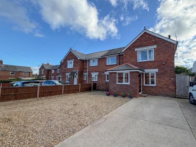 House for sale in Ddôl, Rhostyllen