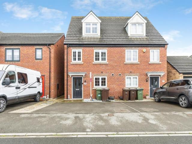 House for sale in Purston Jaglin, West Yorkshire