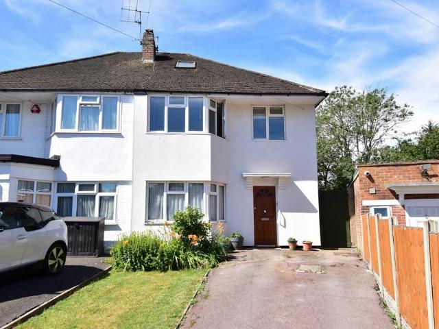 House for sale in Little Stanmore, Greater London
