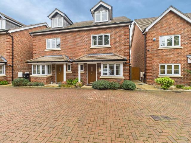 House for sale in Woodley