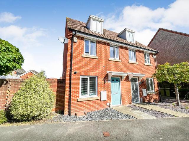 House for sale in Hedge End, Helford