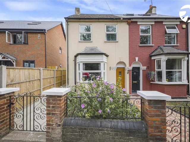 House for sale in The Butts, Kent