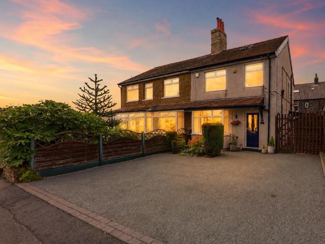 House for sale in Rawdon, West Yorkshire