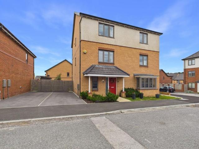 House for sale in Heath, West Yorkshire