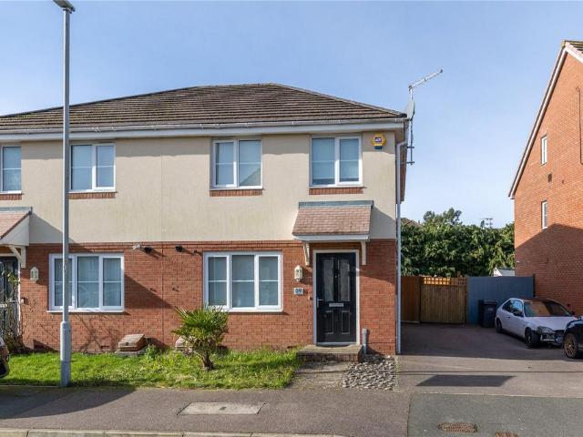House for sale in Round Green, Luton