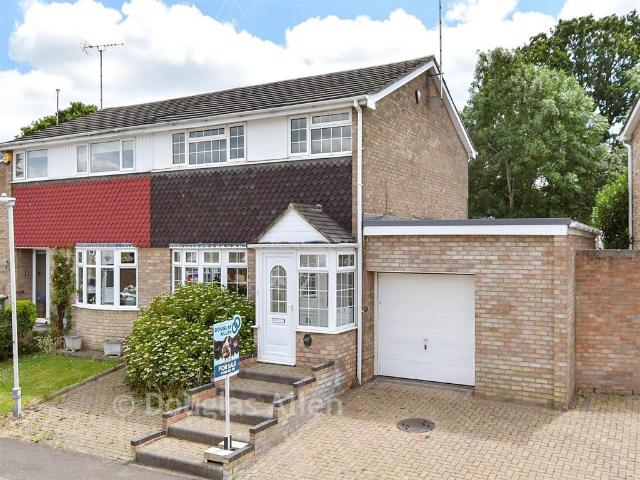House for sale in Lee Chapel, Essex