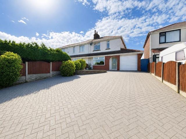 House for sale in Roby Mill, Lancashire