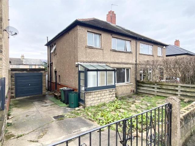 House for sale in Almondbury, West Yorkshire