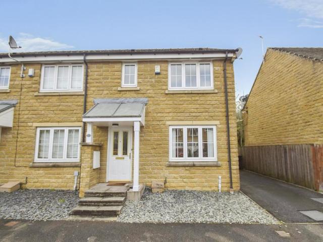 House for sale in Cottingley, West Yorkshire