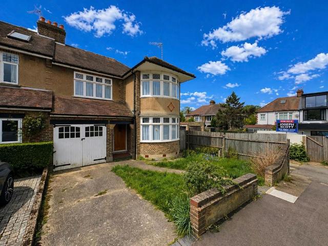 House for sale in Mill Hill, Greater London