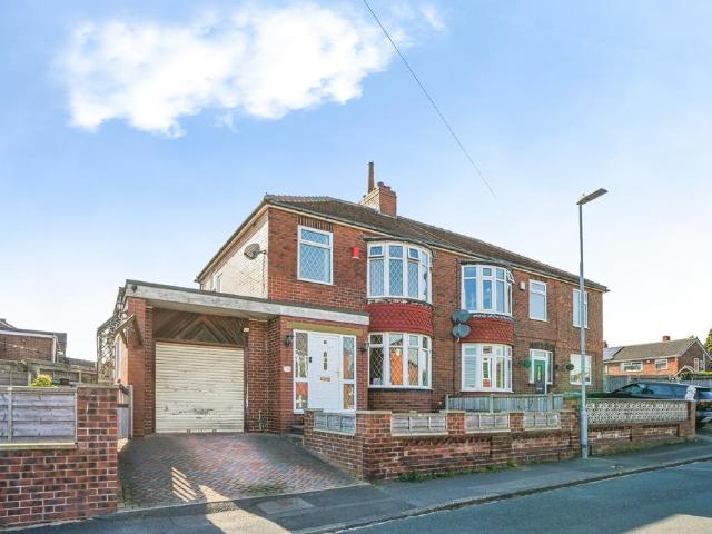 House for sale in Hanging Heaton, Dewsbury