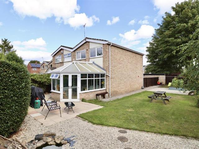 House for sale in Westfield, High Field