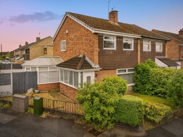 House for sale in Lingley Green, Warrington
