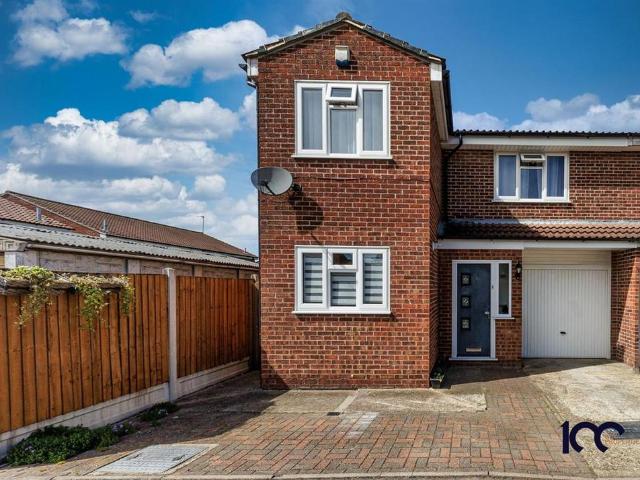 House for sale in Harold Hill, Greater London