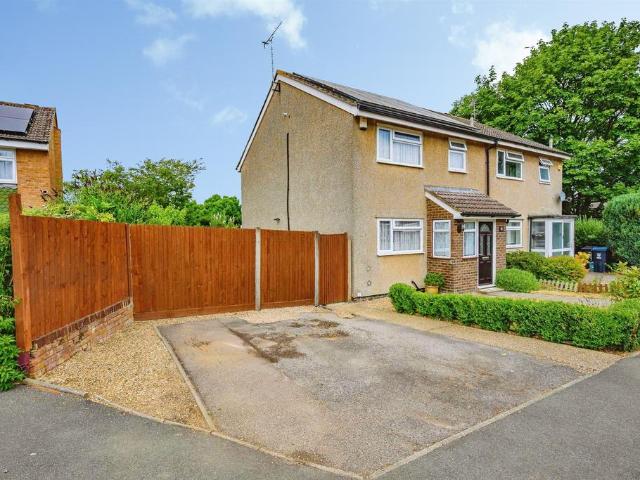House for sale in Grovehill, Pouchen End