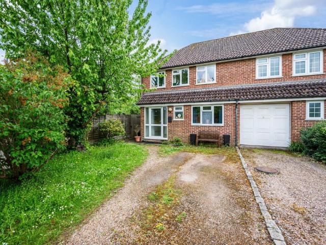 House for sale in Hillview, Surrey