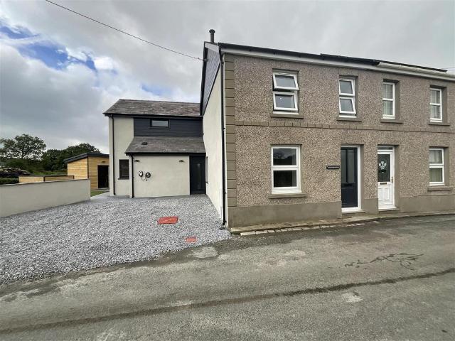 House for sale in Llangadog