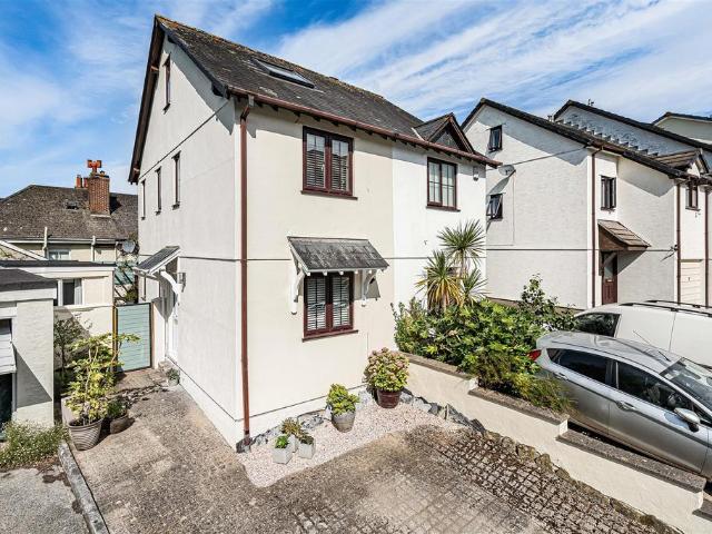 House for sale in Strode, Devon
