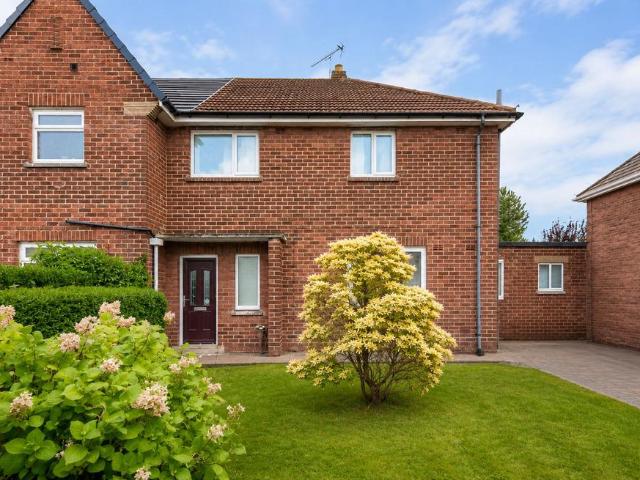 House for sale in Roby Mill, Lancashire