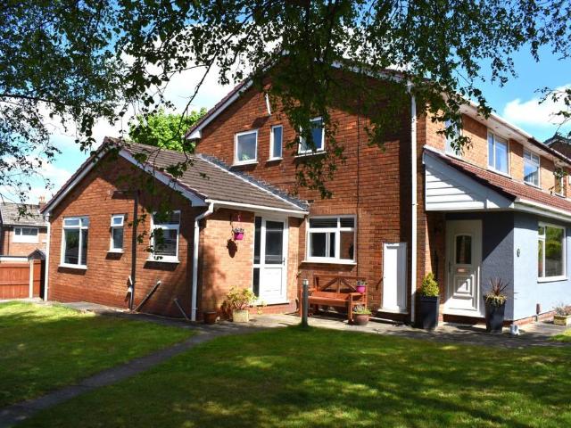 House for sale in Bradshaw, Lee Bank
