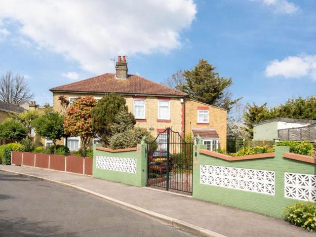 House for sale in Maryland, Greater London