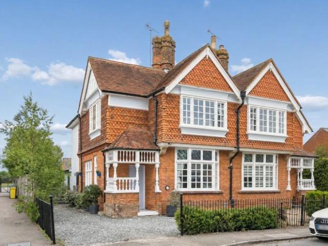 House for sale in Cranbourne, Winkfield