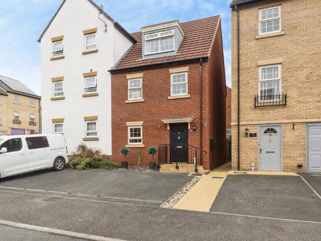 House for sale in Ackworth Moor Top, West Yorkshire