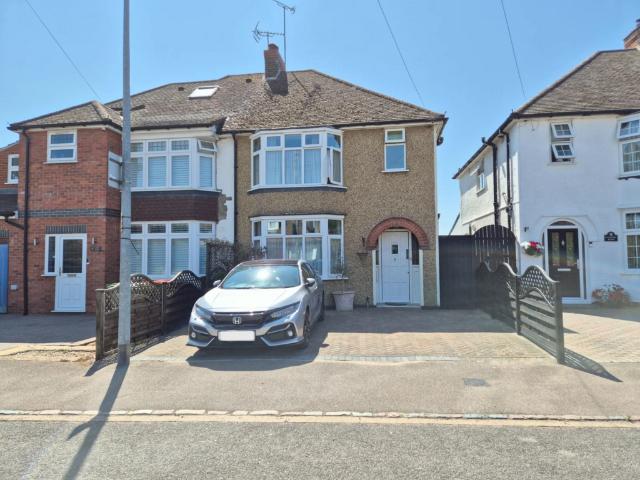 House for sale in Woodside Estate, Houghton Regis