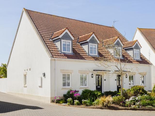 House for sale in Penweathers, Cornwall