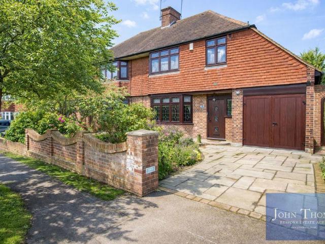 House for sale in Chigwell, Epping