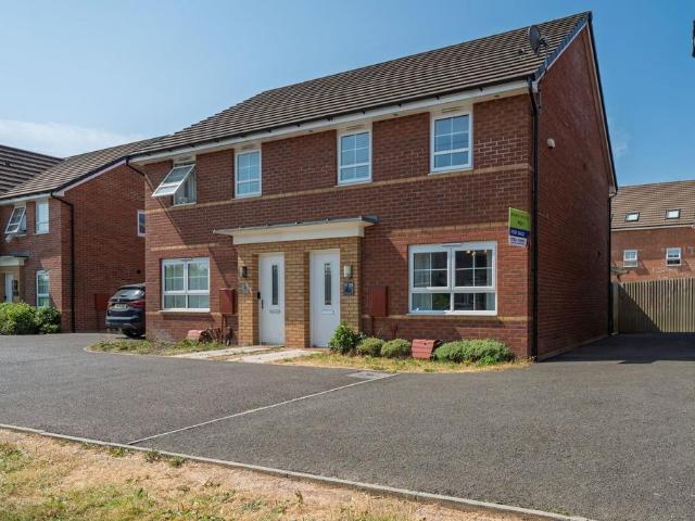 House for sale in Llantarnam, Wales