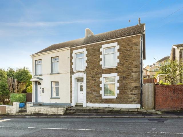 House for sale in Tyrfran, Felinfoel