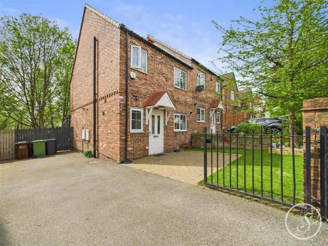 House for sale in Woodhouse, West Yorkshire