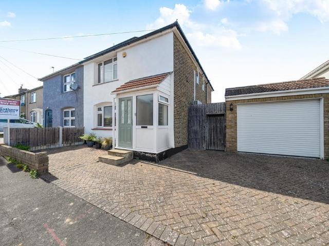 House for sale in Sutton-at-Hone and Hawley, Monks Orchard
