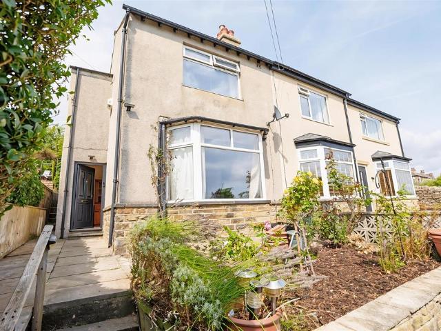 House for sale in Greetland, West Yorkshire