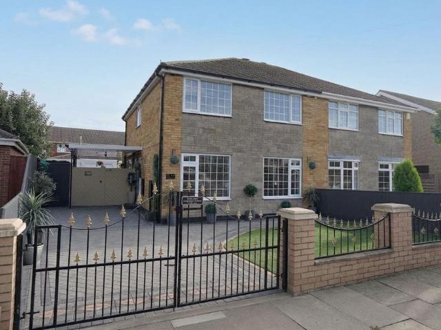 House for sale in Wybers Wood