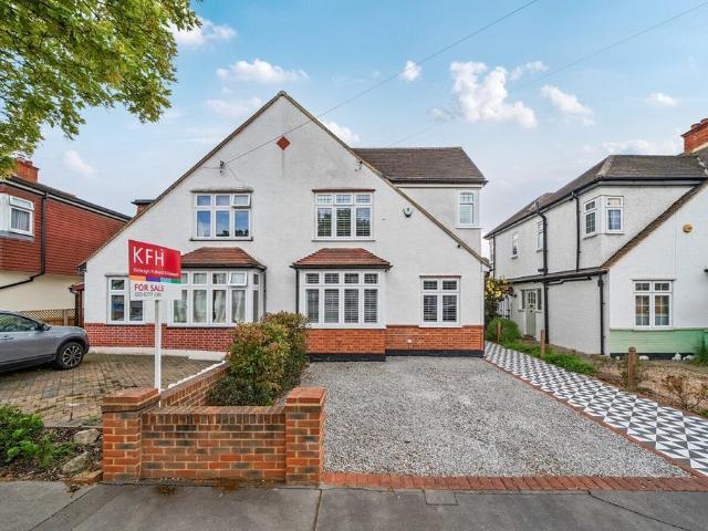 House for sale in London Borough of Croydon, Shirley