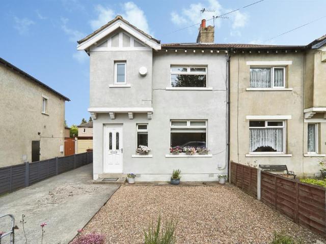 House for sale in Tranmere Park, Guiseley