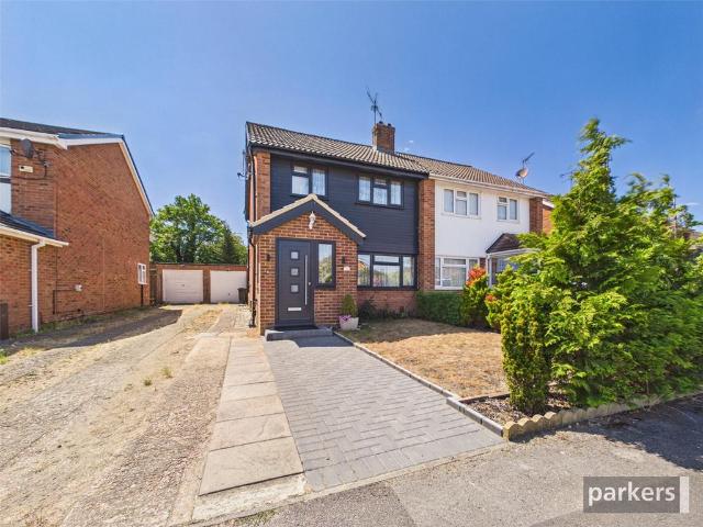 House for sale in Woodley