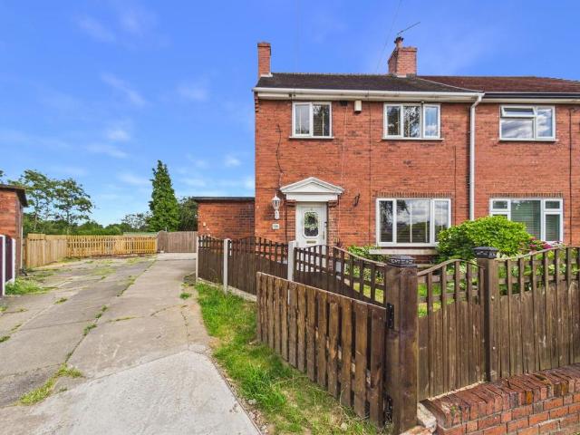 House for sale in Featherstone, Streethouse