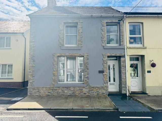 House for sale in Llanybydder