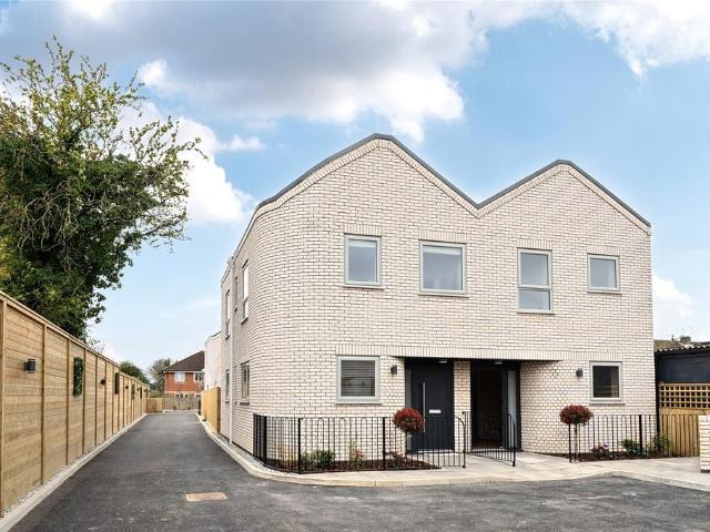 House for sale in London Borough of Hounslow, Spring Grove