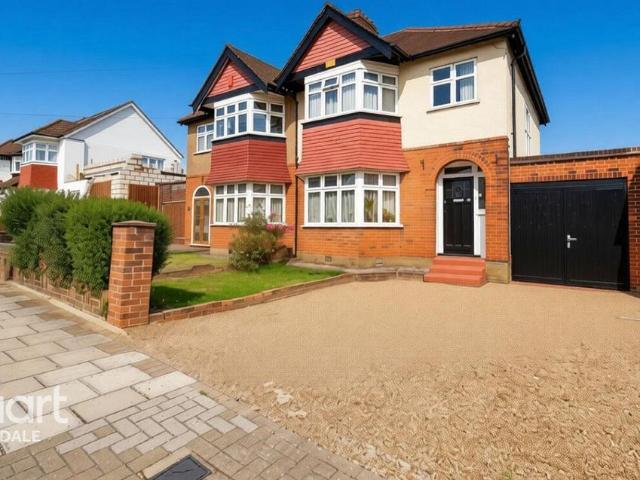 House for sale in South Stanmore, Greater London