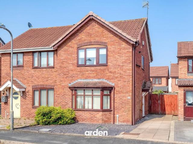 House for sale in Stoke Pound, Bromsgrove