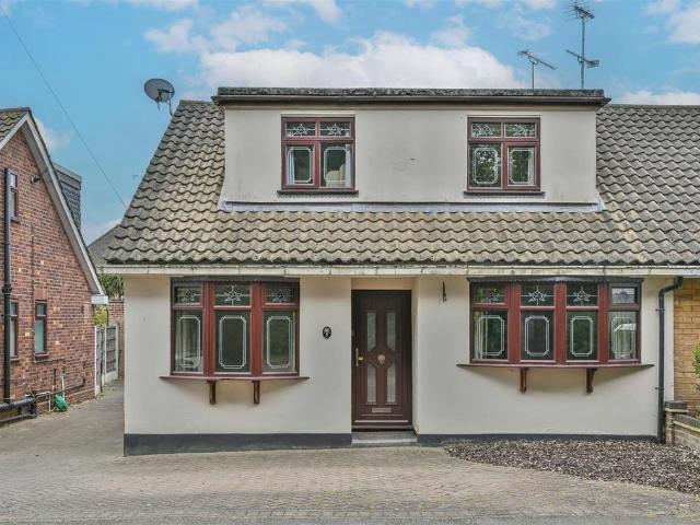 House for sale in Pilgrims' Hatch, Navestock Side