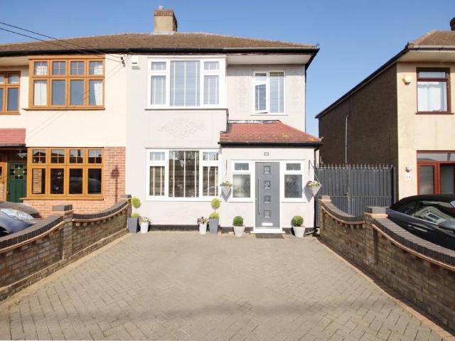 House for sale in Rainham, Greater London