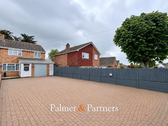 House for sale in Dale Hill, Essex