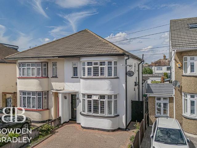 House for sale in London Borough of Redbridge, Greater London