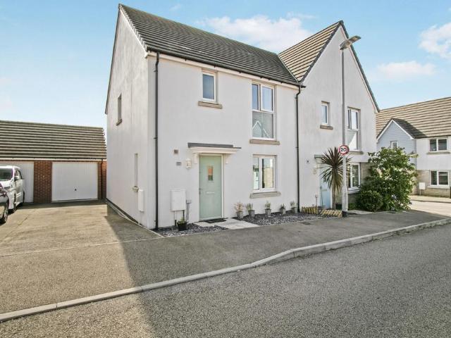 House for sale in Hayle, Cornwall