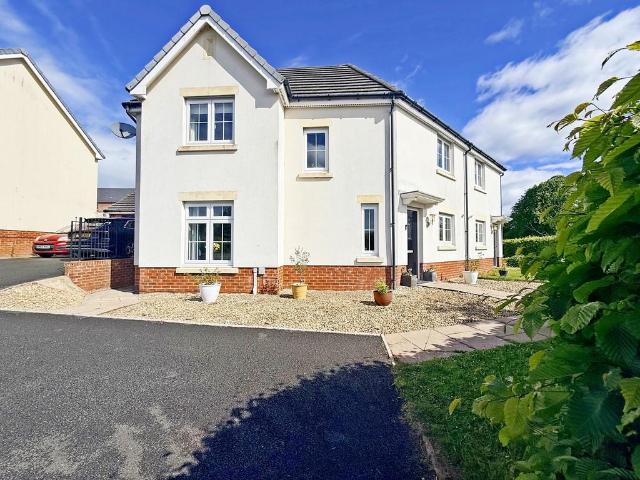 House for sale in Llanharry